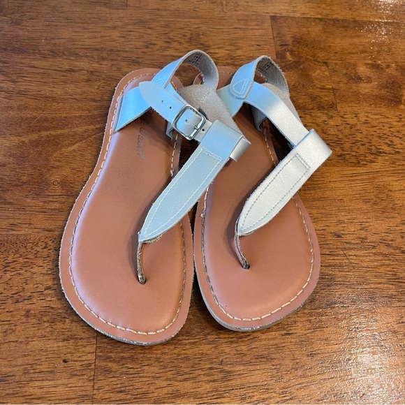 Salt Water sandals by Hoy silver leather flip flop strappy size 3 woman’s 5 - Picture 1 of 9